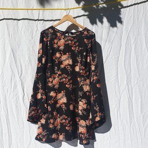 NWT FLORAL BELL SLEEVE A-LINE DRESS
